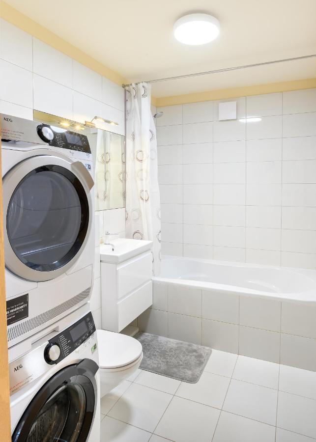 Ona'S Apartment In City Center With Private Parking Kaunas Buitenkant foto