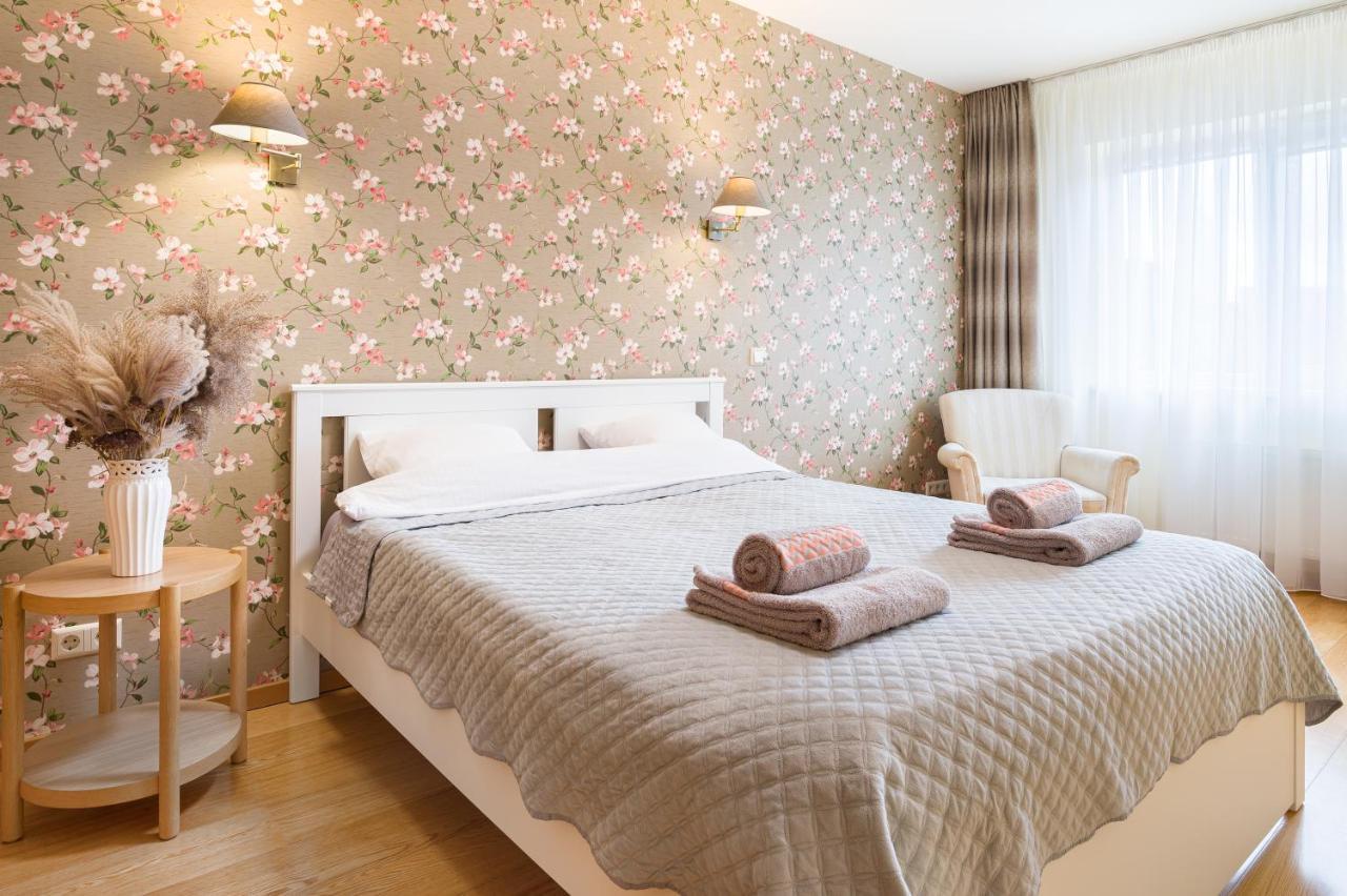 Ona'S Apartment In City Center With Private Parking Kaunas Buitenkant foto